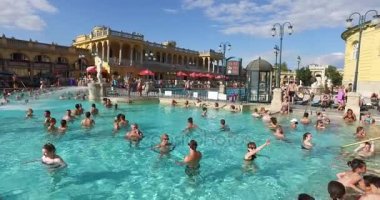 Avrupa'nın en büyük tıbbi banyo en eski Szechenyi şifalı banyo olduğunu.