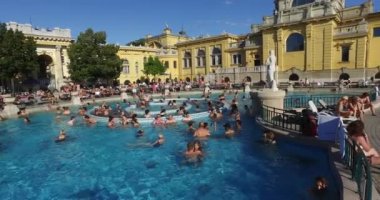 Avrupa'nın en büyük tıbbi banyo en eski Szechenyi şifalı banyo olduğunu.