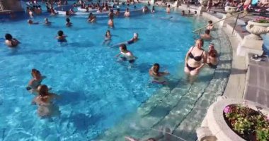 Avrupa'nın en büyük tıbbi banyo en eski Szechenyi şifalı banyo olduğunu.