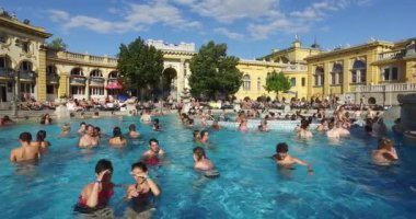 Avrupa'nın en büyük tıbbi banyo en eski Szechenyi şifalı banyo olduğunu.