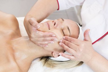 İşlem kozmetik maskesi masaj ve Cilt Bakımı 