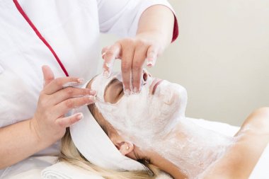 İşlem kozmetik maskesi masaj ve Cilt Bakımı 