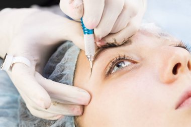 Microblading kaşlar iş akışı