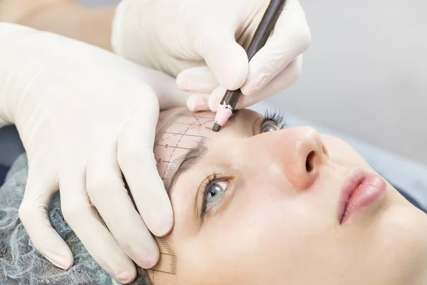 กระบวนการทํางานของคิ้ว Microblading — ภาพถ่ายสต็อก