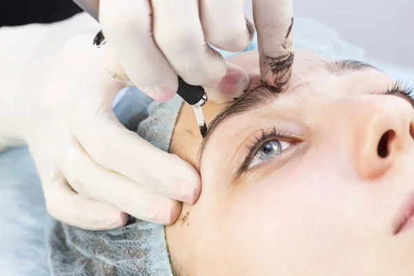 Fluxo de trabalho de sobrancelhas Microblading — Fotografia de Stock