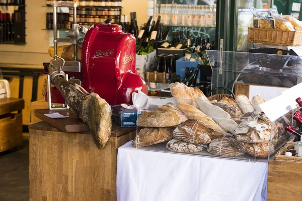 Der älteste wiener naschmarkt ist der naschmarkt mit produkten aus alkoholischem obst und gemüse. — Stockfoto