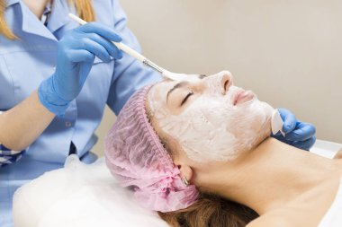 İşlem kozmetik maskesi masaj ve Cilt Bakımı