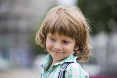 Bir çocuğun portresi.