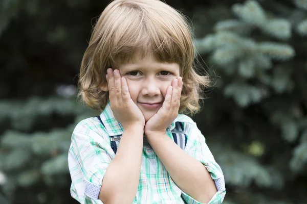 Retrato de un niño —  Fotos de Stock