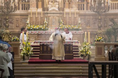 Aziz Istvan günü onuruna Aziz Istvan Bazilikası'nın dini kitle hizmetinde
