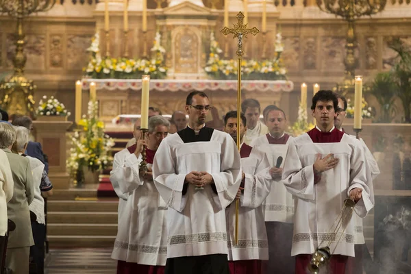 Serviço de Missa Religiosa na Basílica de St. Istvan em honra do Dia de St. Istvan — Fotografia de Stock