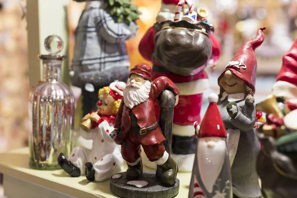 Noel alışveriş Hatıra Eşyası ve takı içinde şehir, Sainte-Andre Macaristan. 