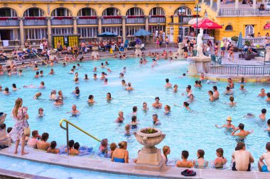 Avrupa'nın en büyük tıbbi banyo en eski Szechenyi şifalı banyo olduğunu. 