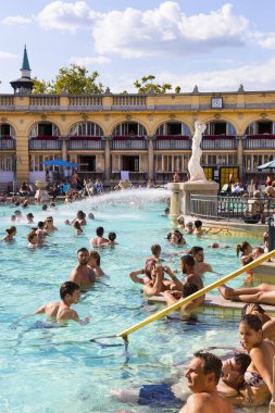 Avrupa'nın en büyük tıbbi banyo en eski Szechenyi şifalı banyo olduğunu. 