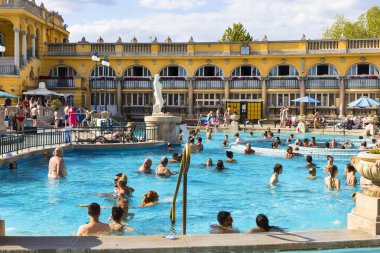 Avrupa'nın en büyük tıbbi banyo en eski Szechenyi şifalı banyo olduğunu. 