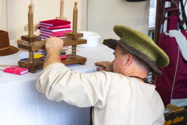 Geleneksel halk Saint Istvn ve halk ustaları ile Macaristan ekmek ilk adil. Budapeşte. Macaristan 