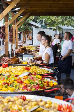 Geleneksel halk Saint Istvn ve halk ustaları ile Macaristan ekmek ilk adil. Budapeşte. Macaristan 