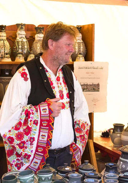 Geleneksel halk Saint Istvn ve halk ustaları ile Macaristan ekmek ilk adil. Budapeşte. Macaristan 