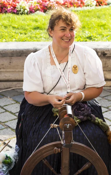 Traditional folk fair in honor of Saint Istvn and the first bread in Hungary with folk masters. Budapest. Hungary — Stock Photo, Image