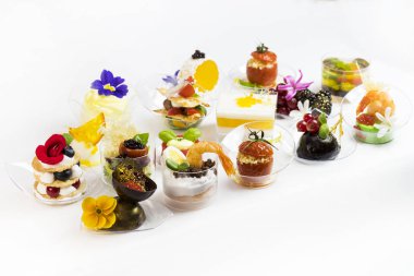 Mini Tatlılar ve et kanepeler sebze snacks