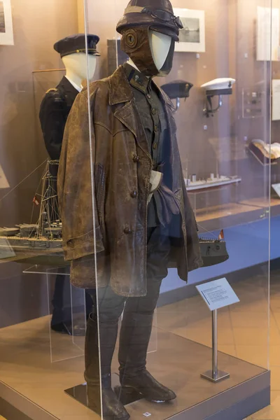 Museo de la historia de los militares del ejército húngaro con exposiciones históricas y composiciones sobre el tema de la guerra . — Foto de Stock