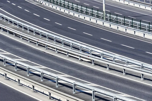 Çok bantlı asfalt parça