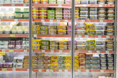  Marmaris, Türkiye'deki Migros süpermarket ürünleri ile iç iç stiles ve buzdolapları 