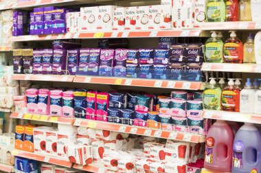  Marmaris, Türkiye'deki Migros süpermarket ürünleri ile iç iç stiles ve buzdolapları 