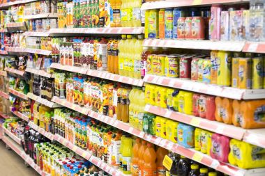  Marmaris, Türkiye'deki Migros süpermarket ürünleri ile iç iç stiles ve buzdolapları 