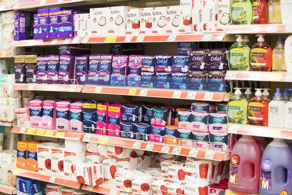  Marmaris, Türkiye'deki Migros süpermarket ürünleri ile iç iç stiles ve buzdolapları 