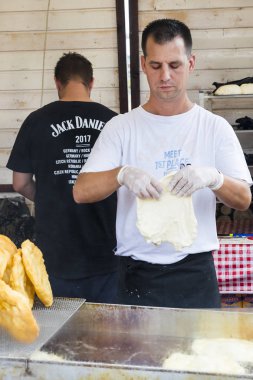 Geleneksel halk Saint Istvn ve halk ustaları ile Macaristan ekmek ilk adil. Budapeşte. Macaristan 