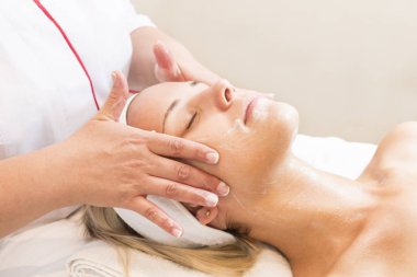 İşlem kozmetik maskesi masaj ve Cilt Bakımı 