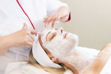 İşlem kozmetik maskesi masaj ve Cilt Bakımı 