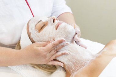 İşlem kozmetik maskesi masaj ve Cilt Bakımı 