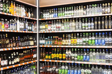 Manavgat, Türkiye'deki Migros süpermarket ürünleri ile iç iç stiles ve buzdolapları 