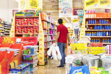 Manavgat, Türkiye'deki Migros süpermarket ürünleri ile iç iç stiles ve buzdolapları 