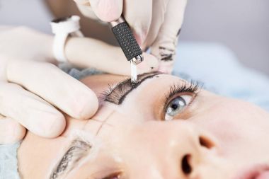 Microblading kaşlar iş akışı 