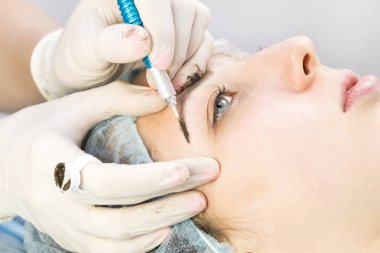 Microblading kaşlar iş akışı 