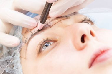 Microblading kaşlar iş akışı 