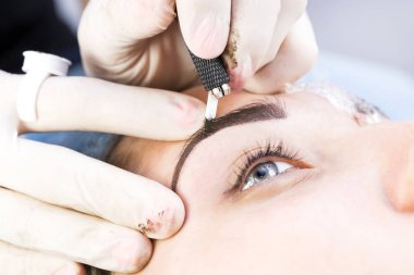 Microblading kaşlar iş akışı 