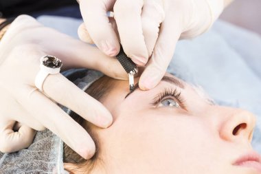 Microblading kaşlar iş akışı 