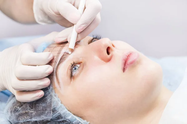 Fluxo de trabalho de sobrancelhas Microblading — Fotografia de Stock