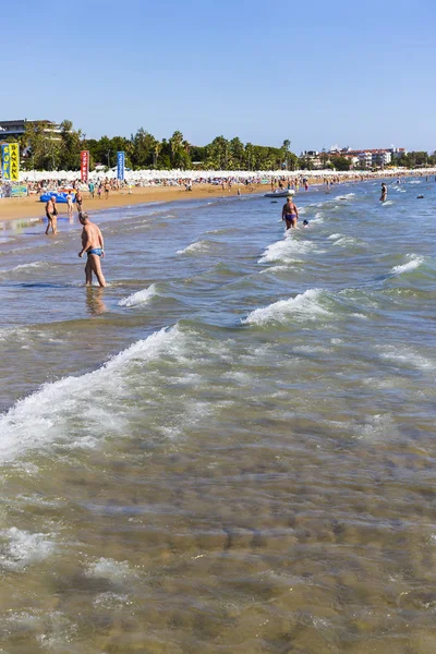 Costa del Lado en Turquía playas de hoteles con turistas en reposo — Foto de Stock