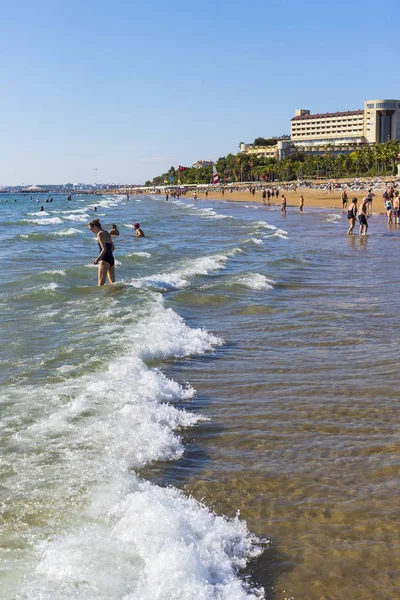 Costa del Lado en Turquía playas de hoteles con turistas en reposo — Foto de Stock