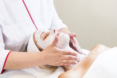 İşlem kozmetik maskesi masaj ve Cilt Bakımı 