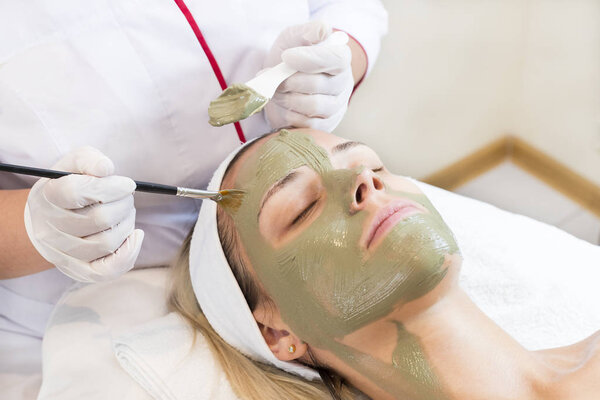 Process cosmetic mask of massage and facials 