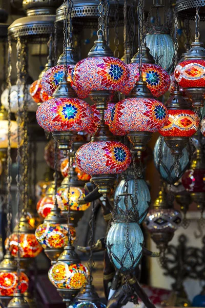 Tradiční asijské lampy barevného skla — Stock fotografie