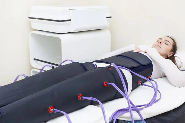 Woman at the clinic for the treatment of pressure — Stock Photo, Image