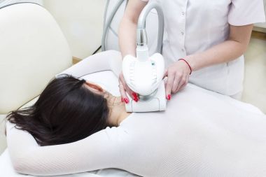 Klinik lipomassage işleme 