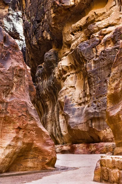Starożytne opuszczone rock miasto Petra w Jordanii — Zdjęcie stockowe